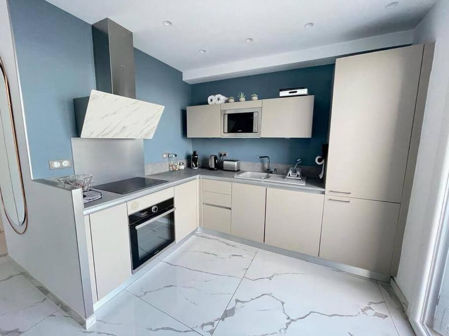 Beach Front, Superbe Appartement Pour 4 Personnes Niza Exterior foto