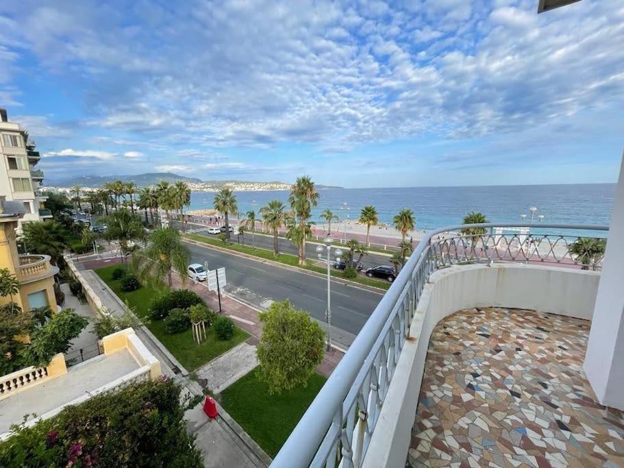 Beach Front, Superbe Appartement Pour 4 Personnes Niza Exterior foto