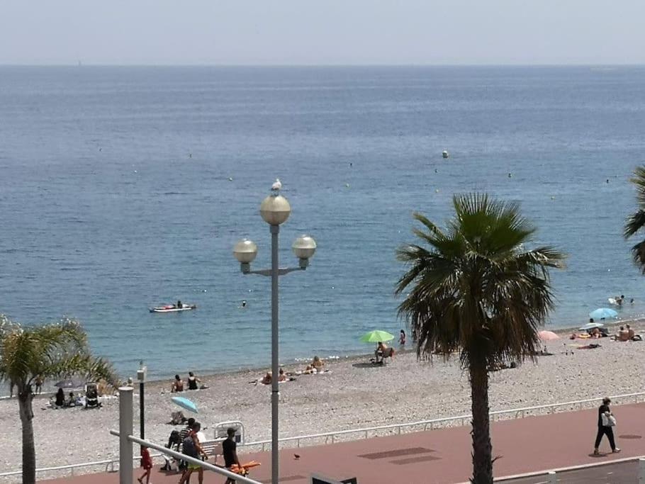 Beach Front, Superbe Appartement Pour 4 Personnes Niza Exterior foto