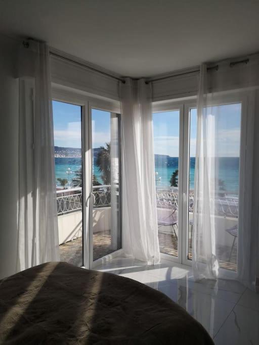 Beach Front, Superbe Appartement Pour 4 Personnes Niza Exterior foto