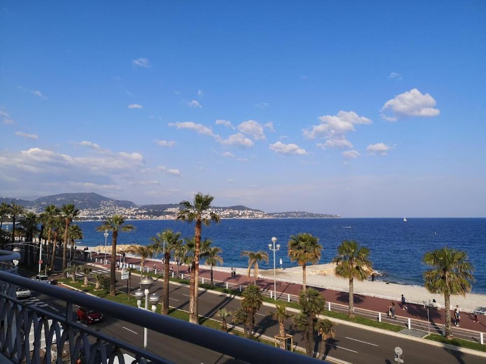 Beach Front, Superbe Appartement Pour 4 Personnes Niza Exterior foto