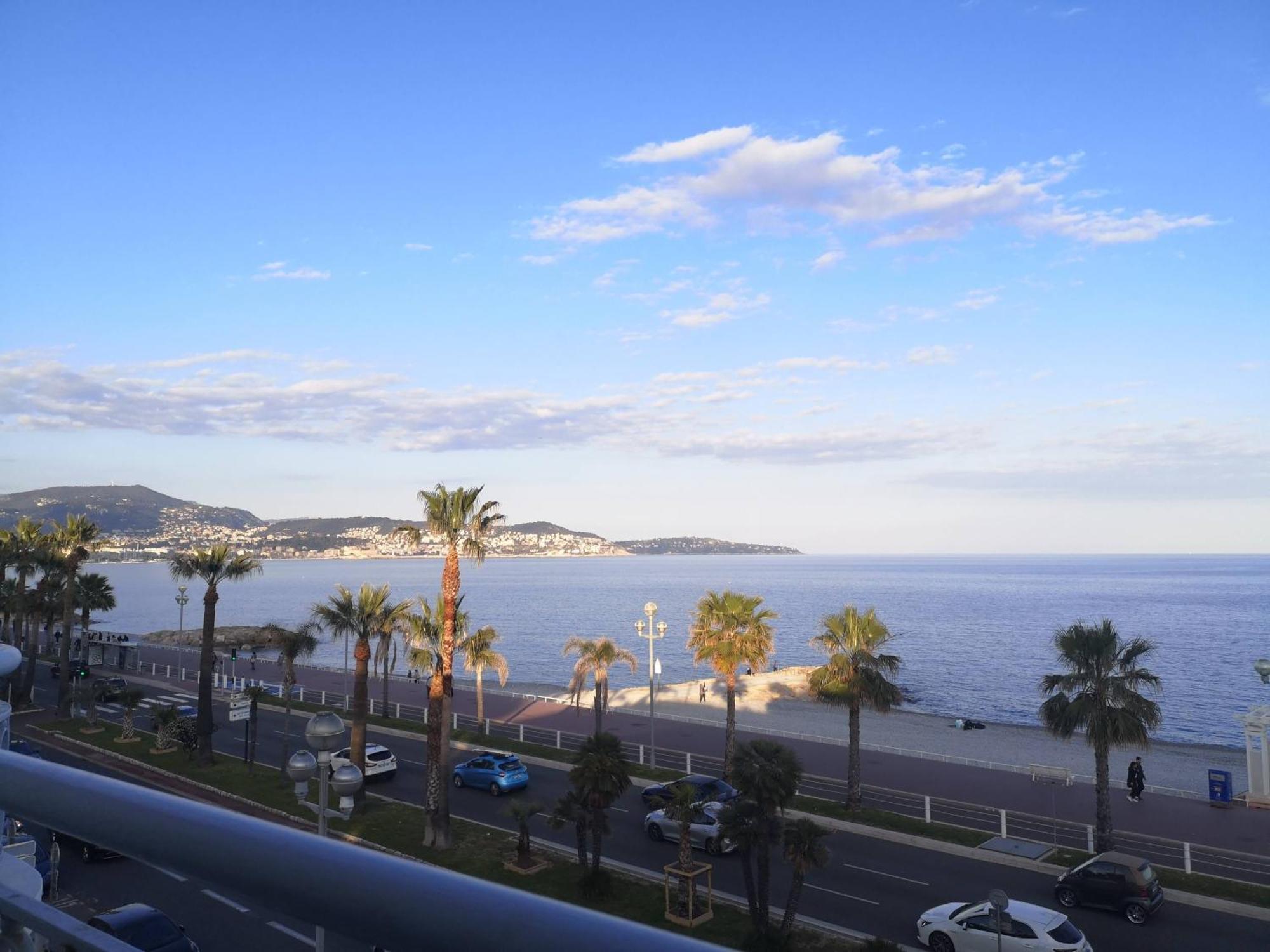 Beach Front, Superbe Appartement Pour 4 Personnes Niza Exterior foto