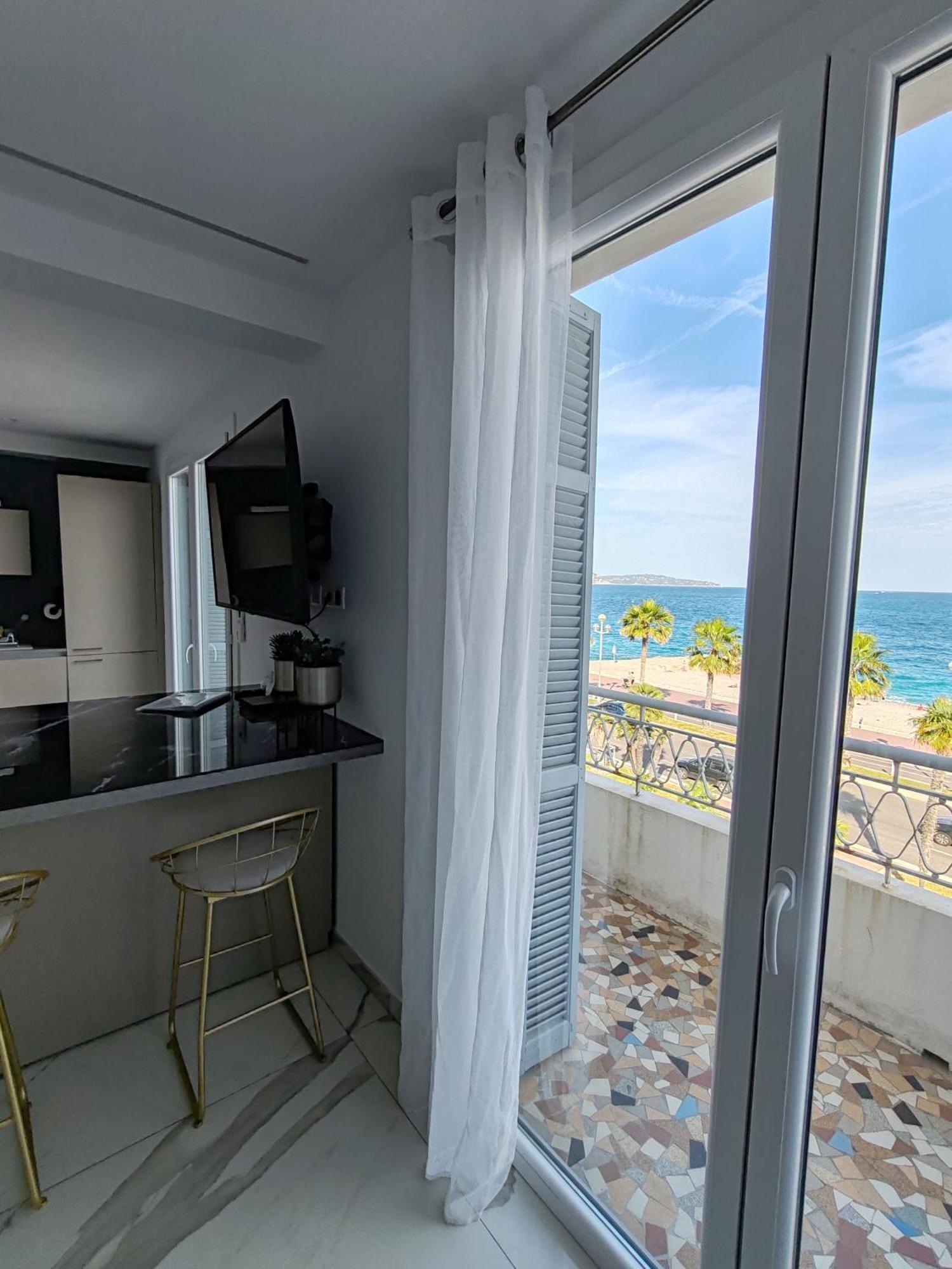 Beach Front, Superbe Appartement Pour 4 Personnes Niza Exterior foto