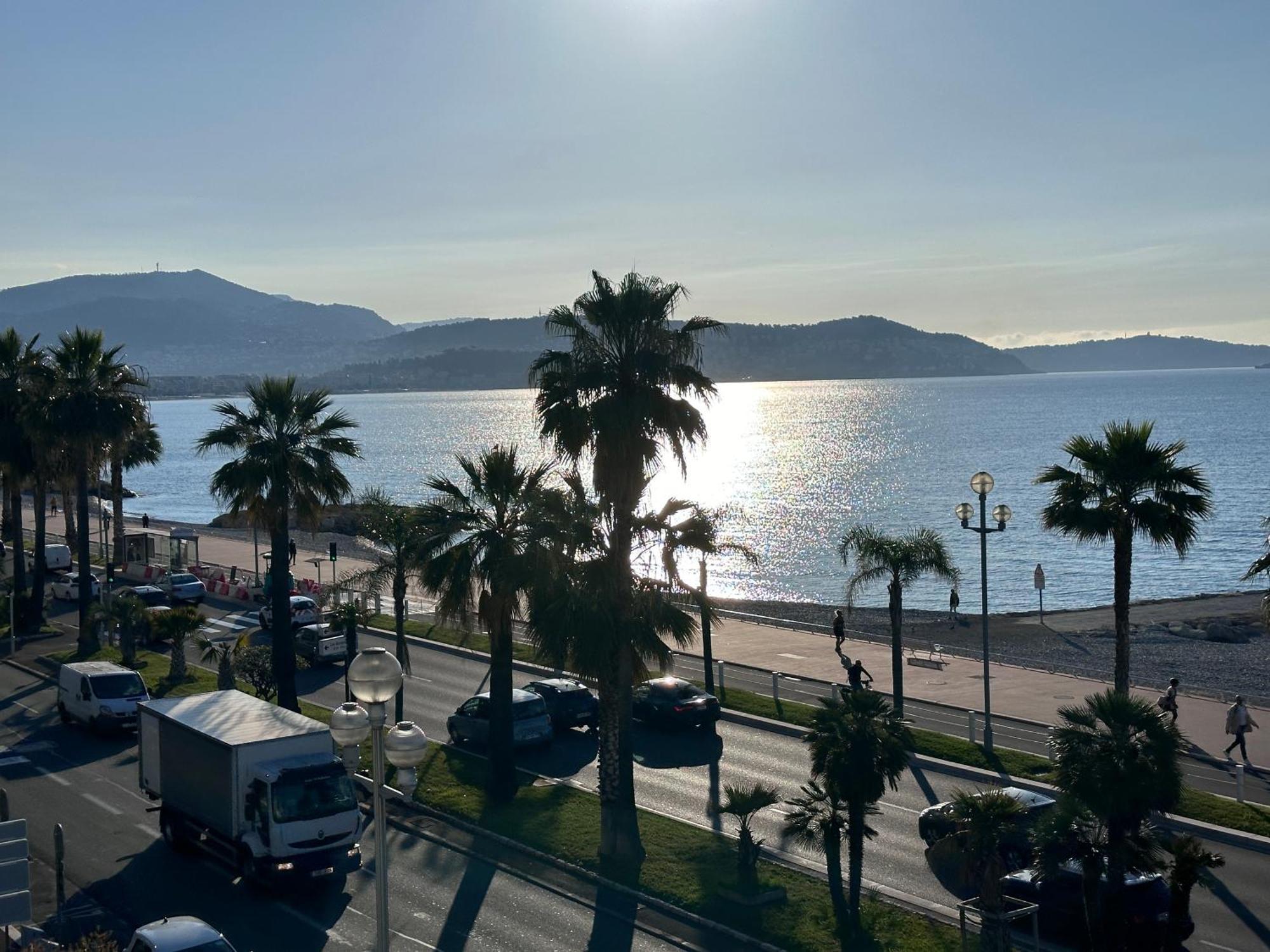 Beach Front, Superbe Appartement Pour 4 Personnes Niza Exterior foto