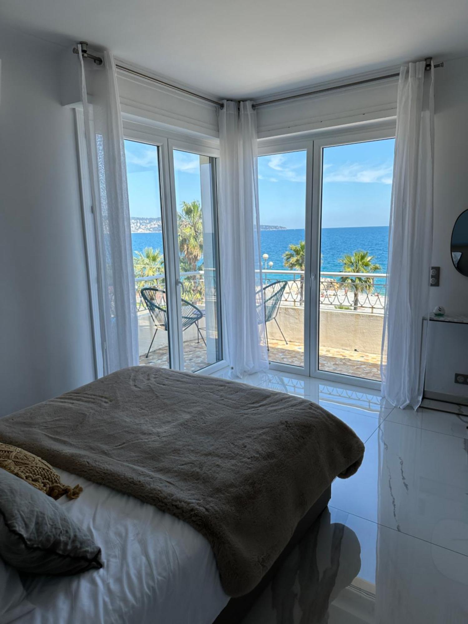 Beach Front, Superbe Appartement Pour 4 Personnes Niza Exterior foto