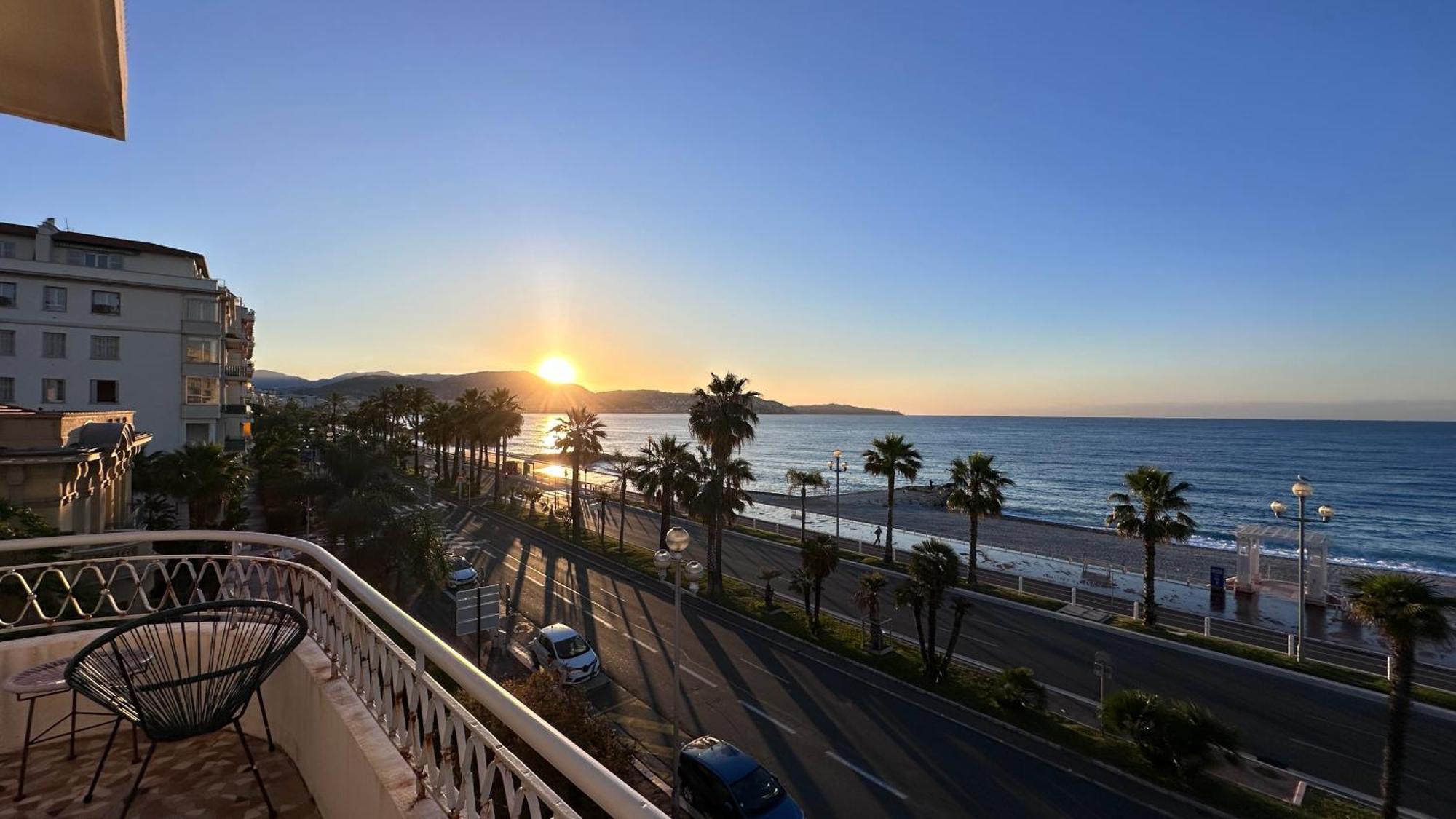 Beach Front, Superbe Appartement Pour 4 Personnes Niza Exterior foto